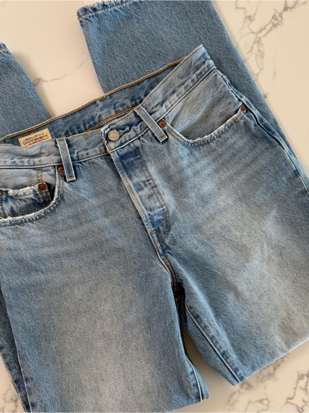 Levi's 501 '90s Jeans - Look Downhill (Light Wash) - Size 27x32 - Picture 3 of 9